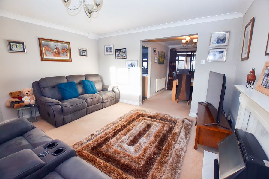 Property photo 2 of 22 Lounge 2