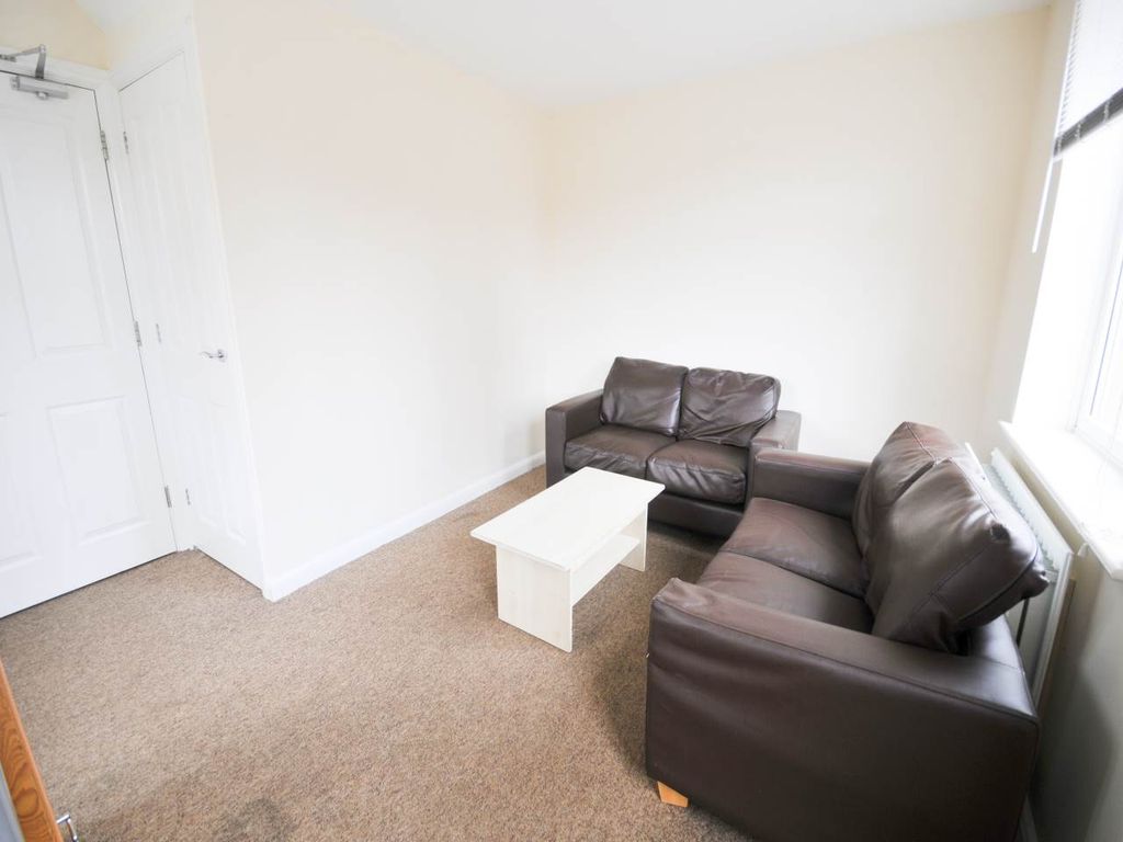 Property photo 3 of 8 Living