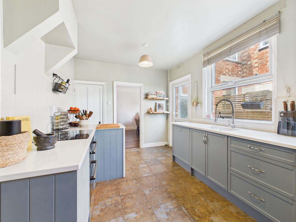 Property photo 2 of 14 Kitchen