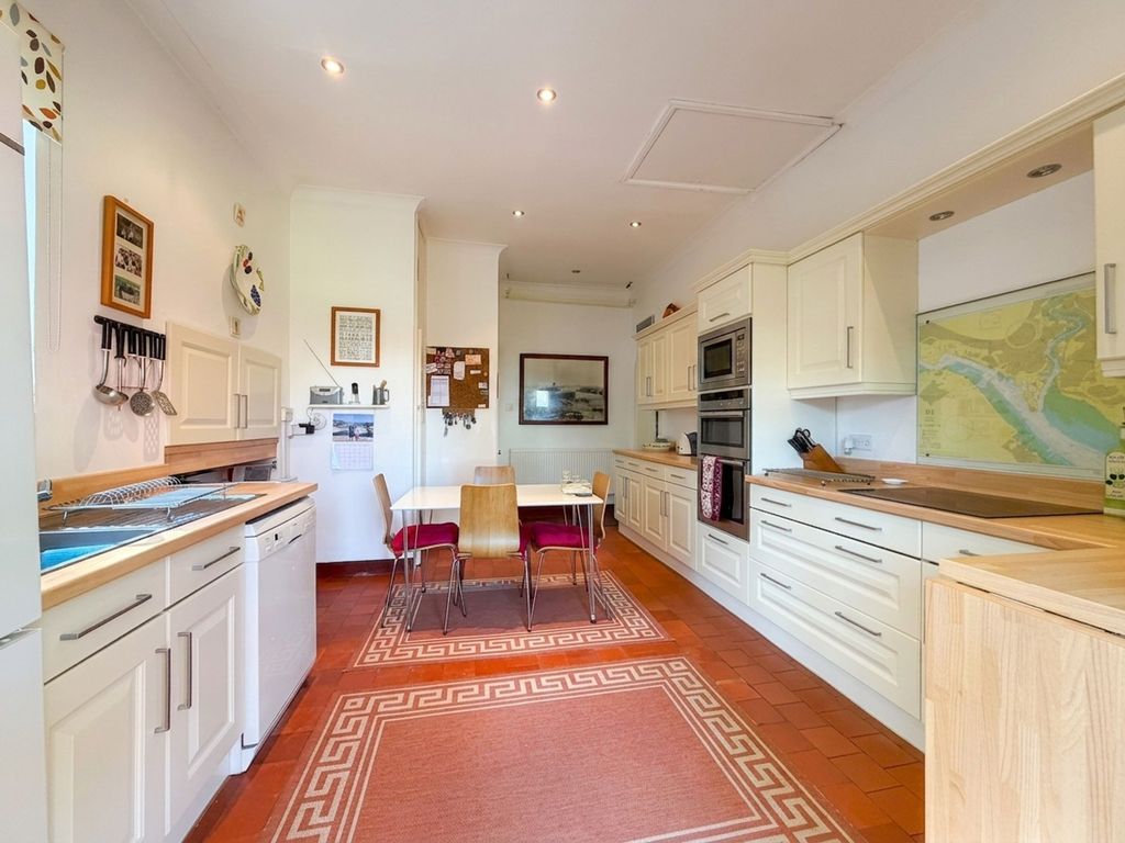 Property photo 2 of 33