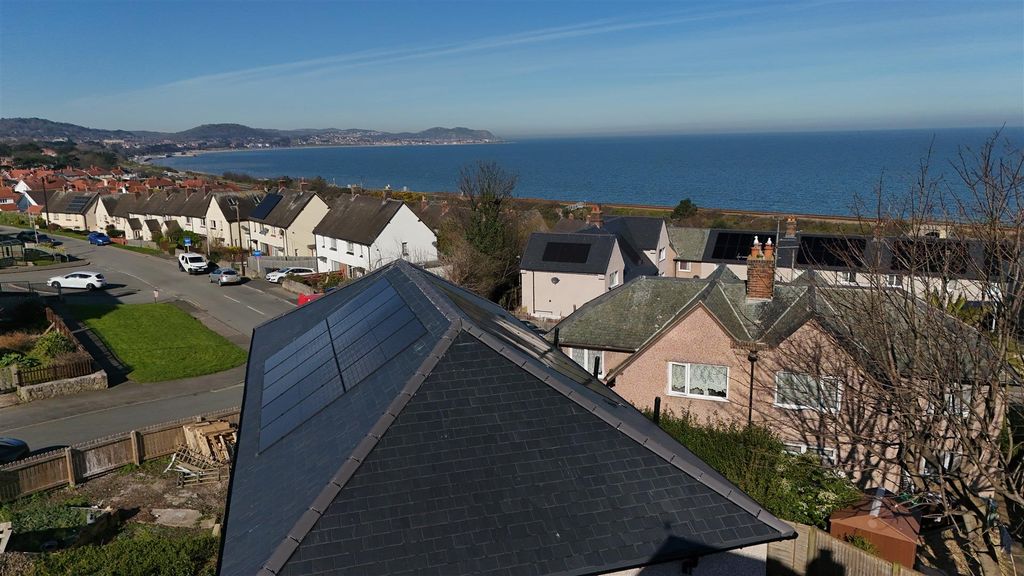 Property photo 2 of 21 Views.Jpg