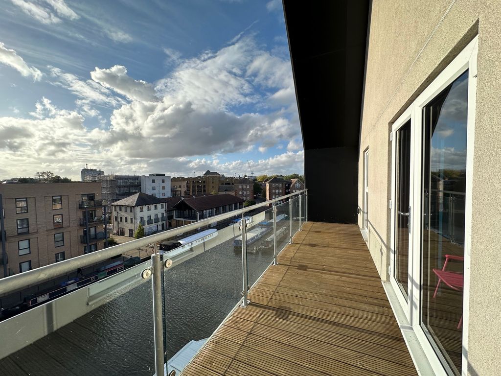 Property photo 2 of 16 Balcony