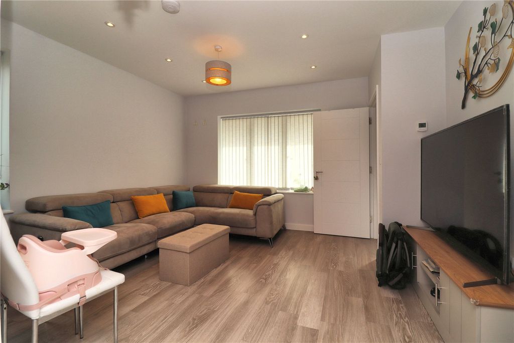 Property photo 2 of 12 Picture No. 18