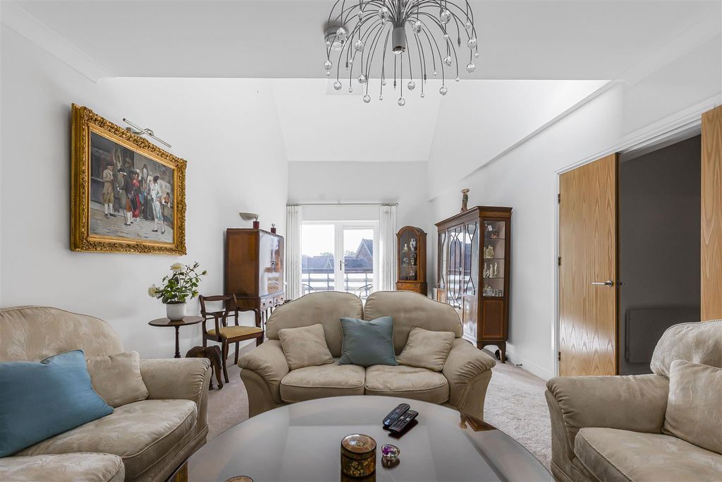 Property photo 3 of 28 28_63243.Jpg