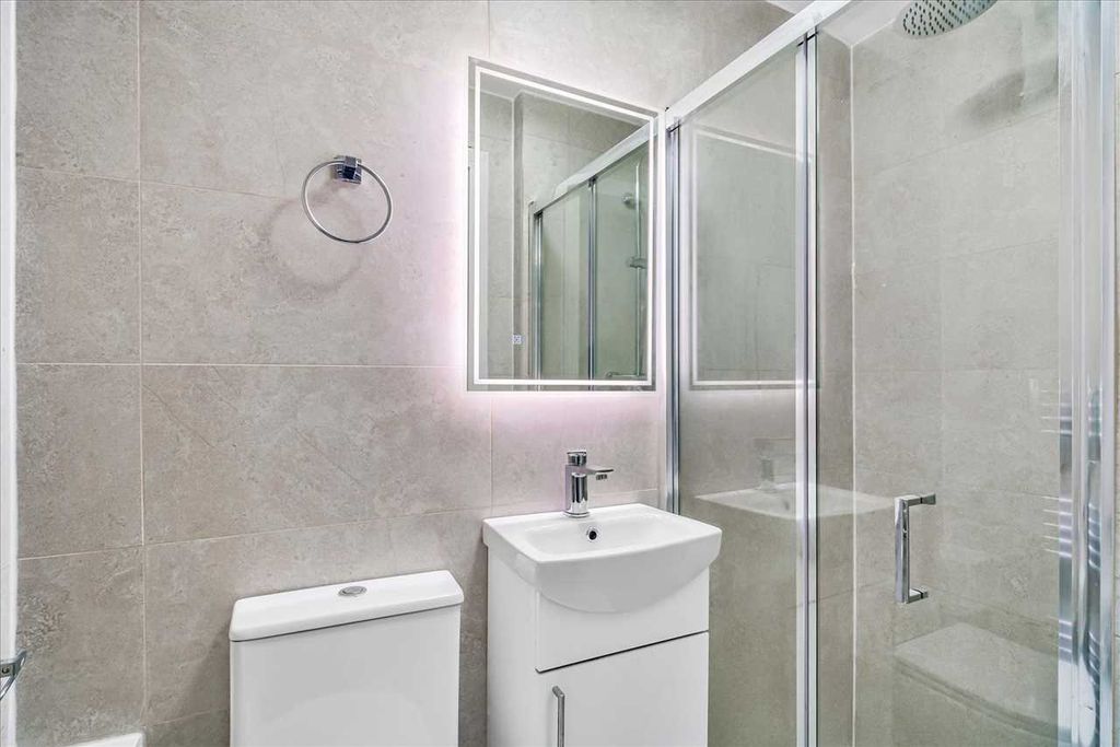 Property photo 2 of 8 Ensuite Bathroom