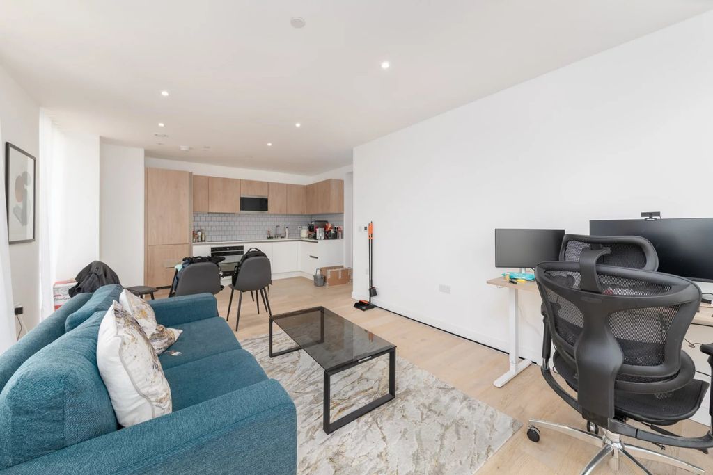 Property photo 2 of 8