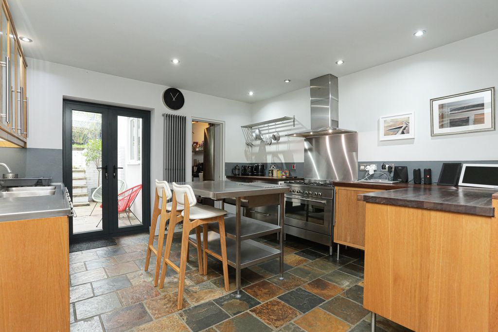 Property photo 3 of 27 Picture 3