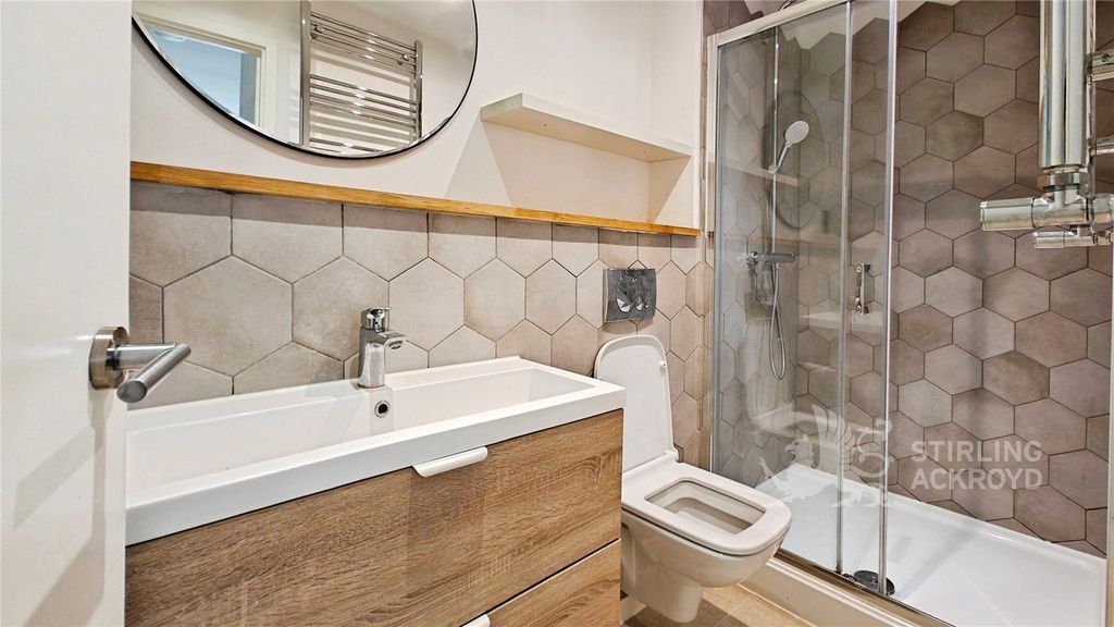 Property photo 3 of 9 Ensuite 3