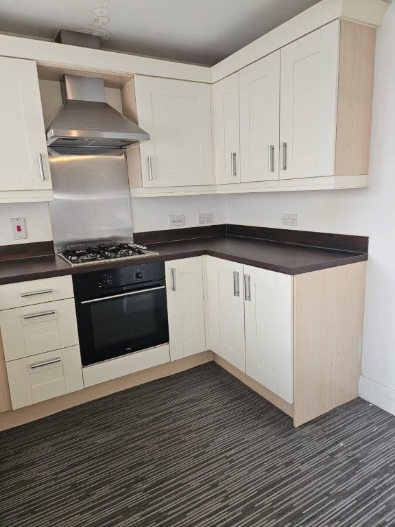 Property photo 3 of 8 5. Kitchen (002).Jpg