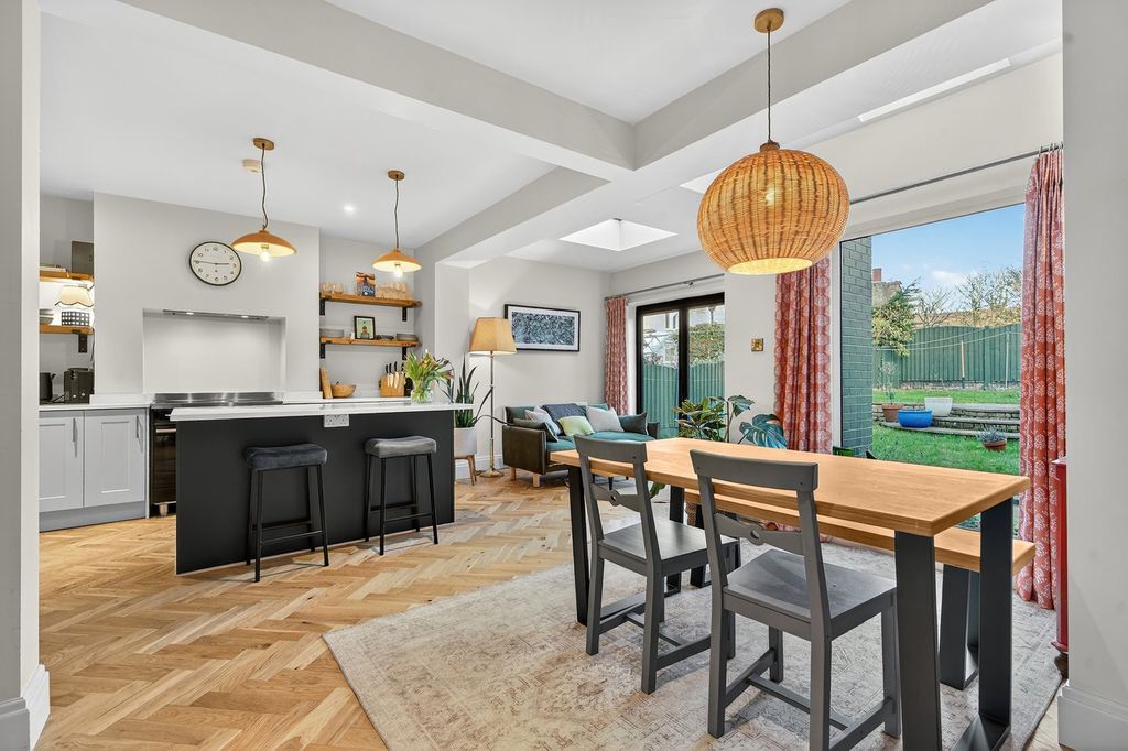 Property photo 1 of 30