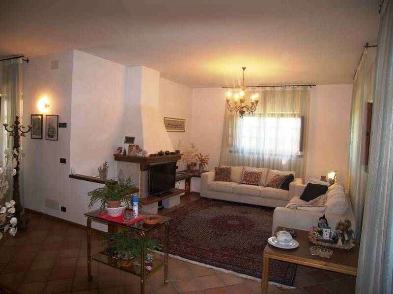 Property photo 2 of 30