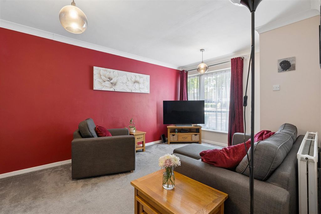 Property photo 3 of 10 Living Room