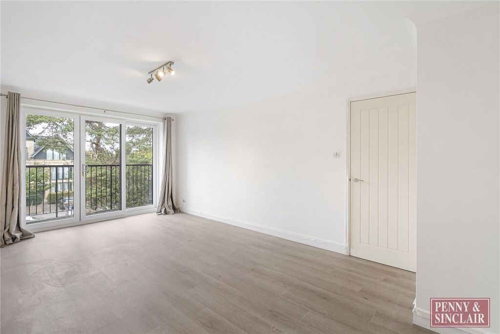Property photo 3 of 11 Picture No. 43