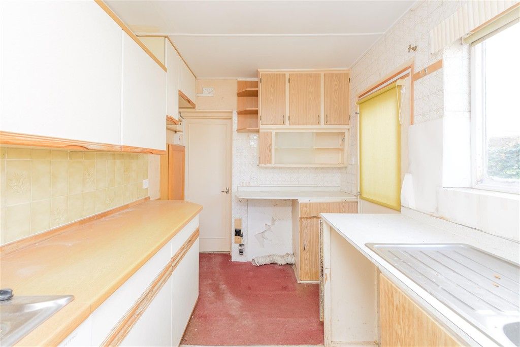Property photo 3 of 9 Kitchen