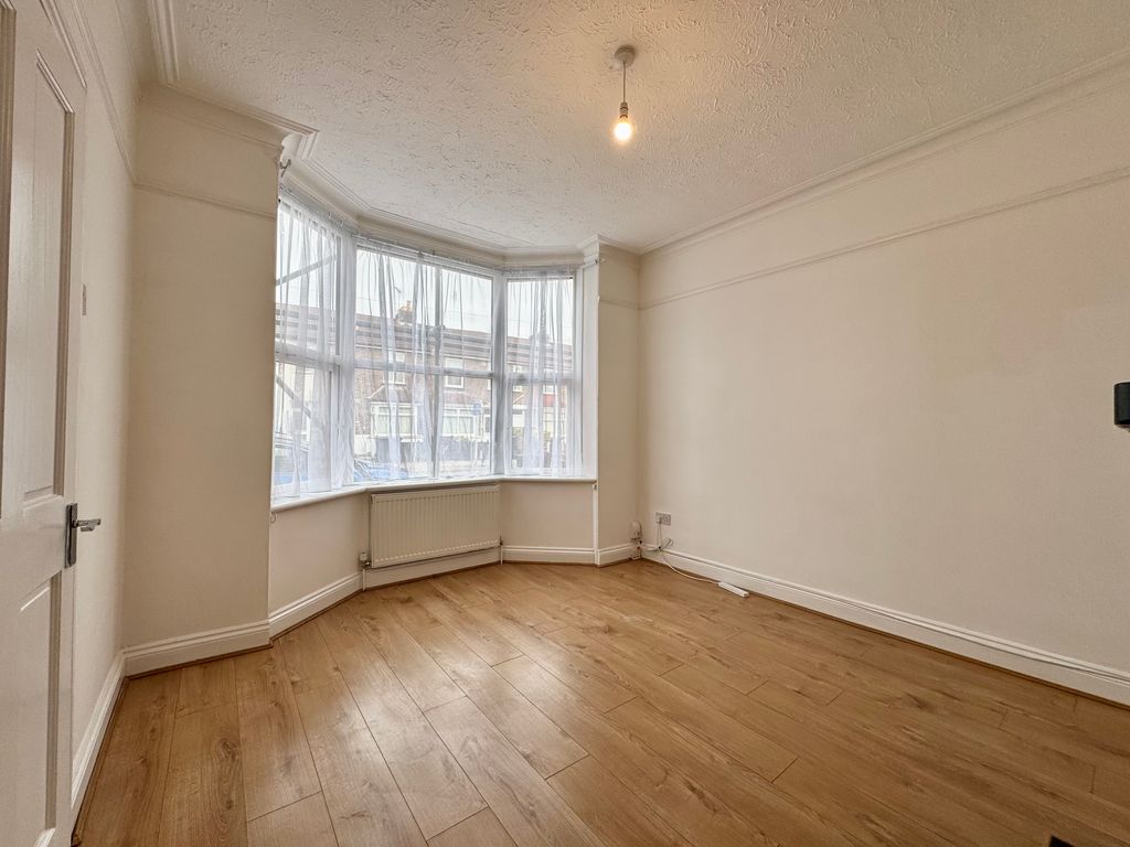 Property photo 2 of 13 Lounge