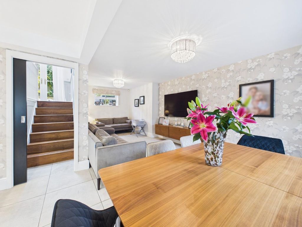 Property photo 2 of 26 Cam04899G0-Pr0221-Still019.Jpg