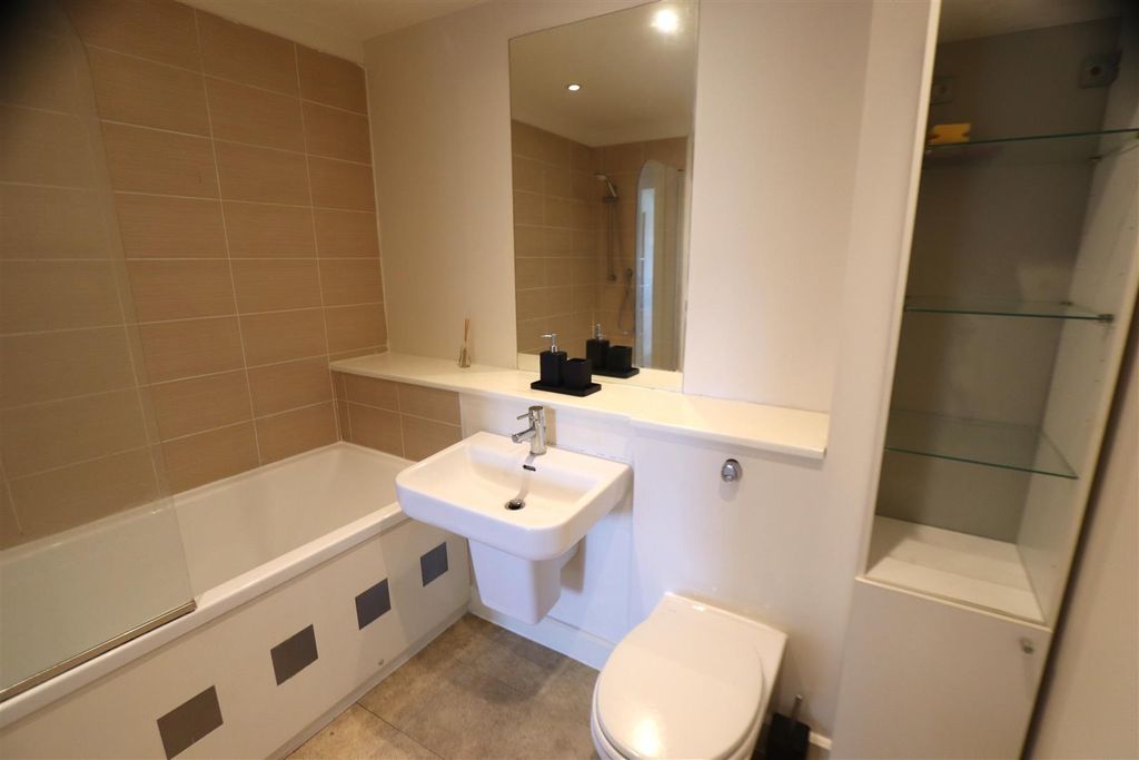Property photo 3 of 8 Bathroom.Jpg