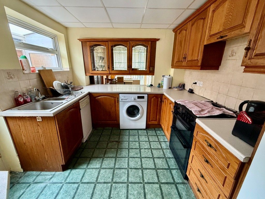 Property photo 2 of 14 Kitchen