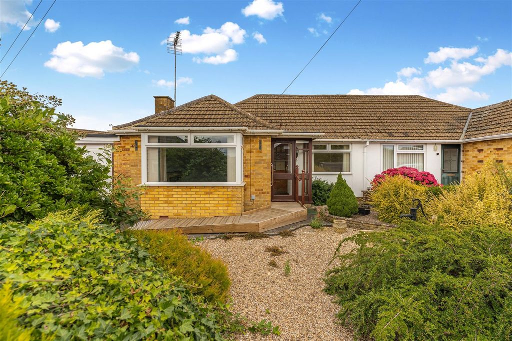 Property photo 1 of 13 3 Oakland Road, Banbury-3.Jpg