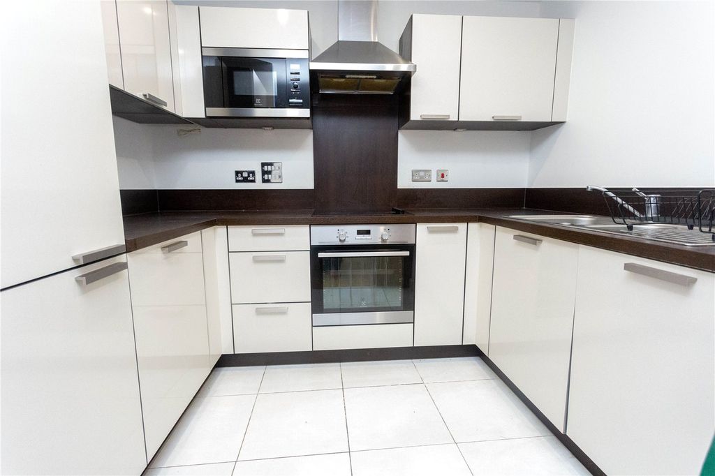 Property photo 2 of 16 Picture No. 15