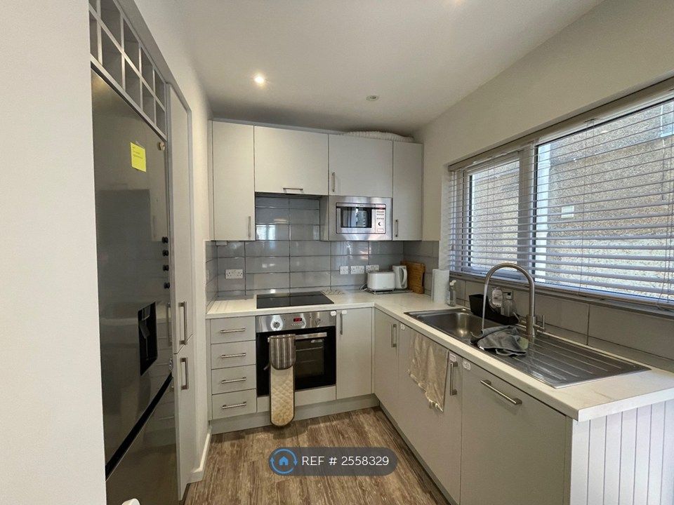 Property photo 2 of 24 Kitchen