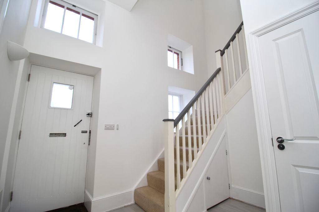 Property photo 2 of 12 Entrance Hall