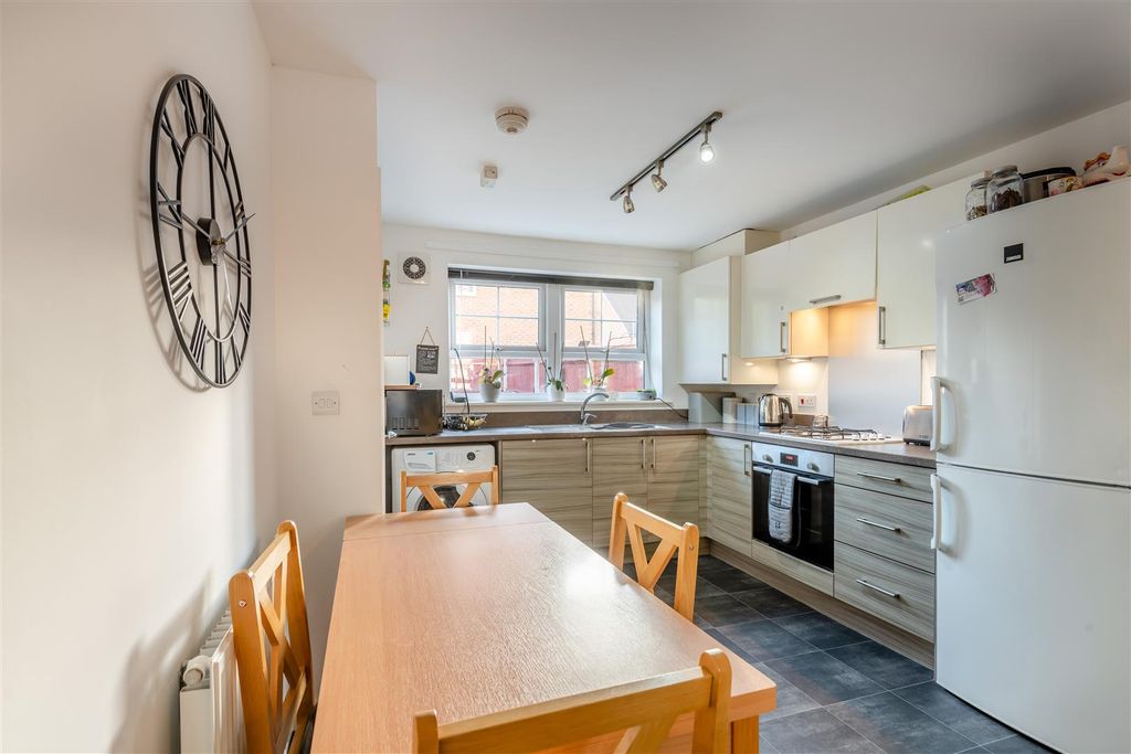 Property photo 3 of 12 8706210-Interior04.Jpg