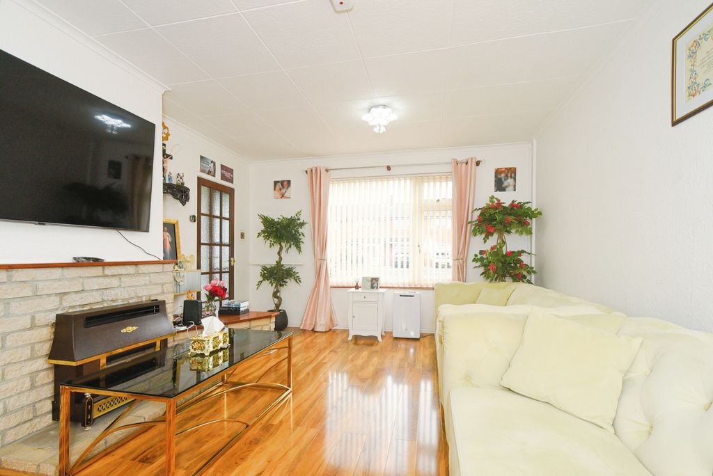 Property photo 3 of 18