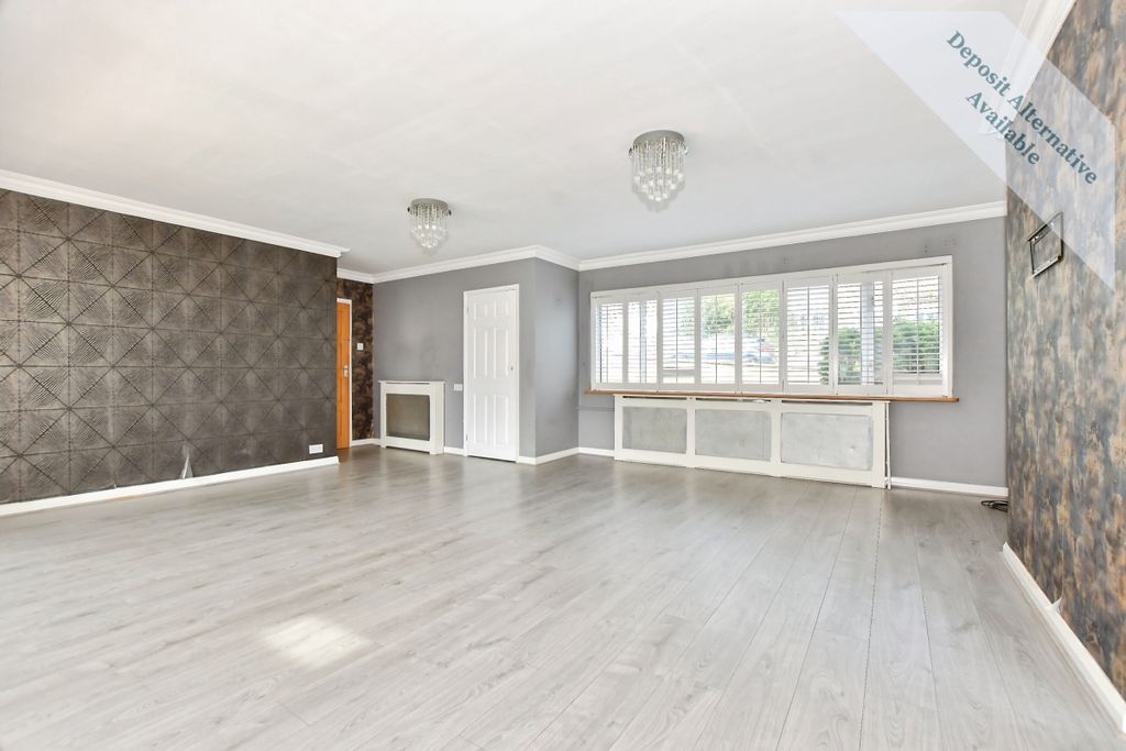 Property photo 3 of 15 Lounge