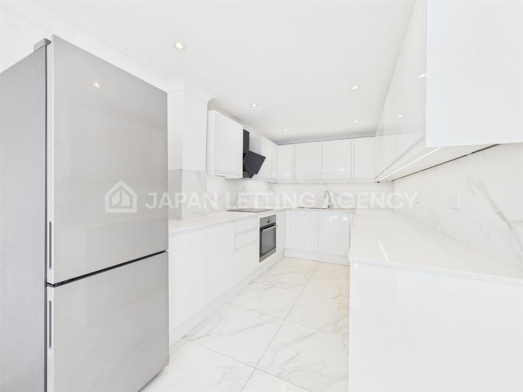 Property photo 3 of 12 Cam04401G0-Pr0057-Still001.Jpg