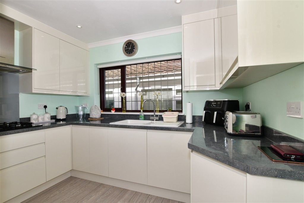 Property photo 2 of 8 Kitchen