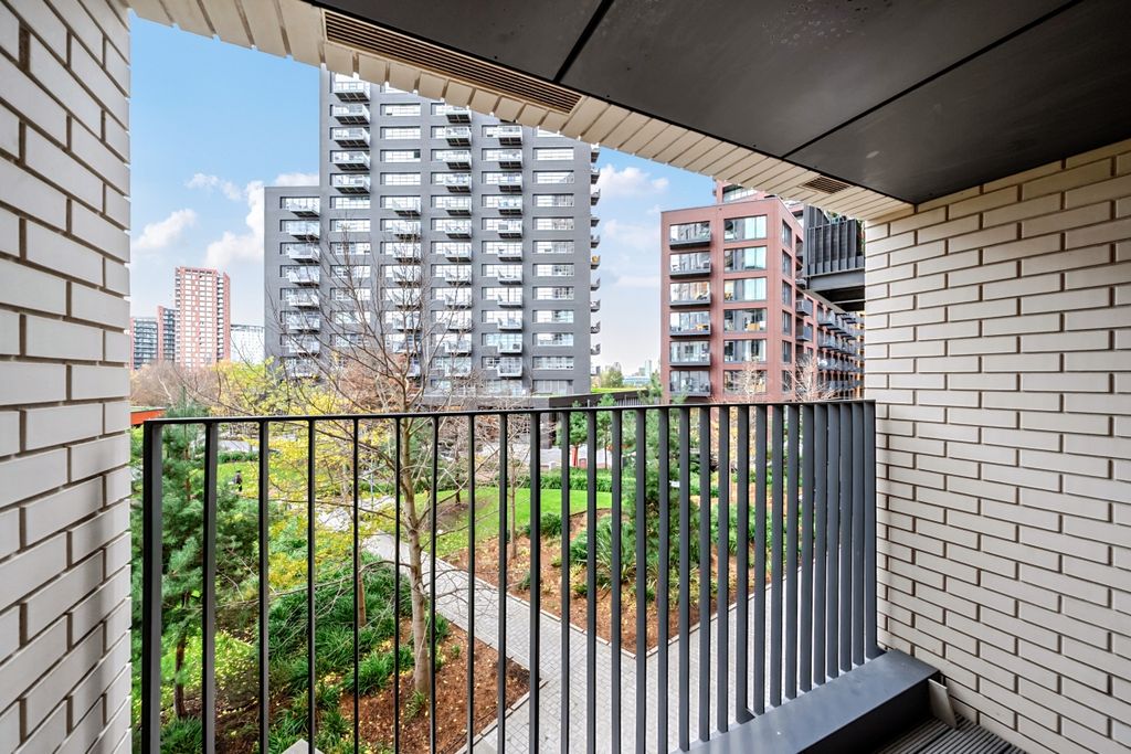 Property photo 3 of 16 1385688-22-692cc5...