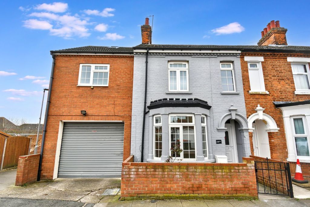 Property photo 1 of 18