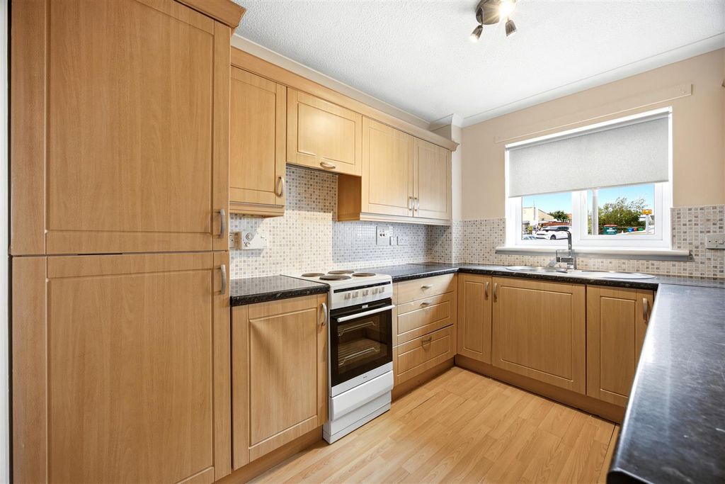 Property photo 3 of 13 Flat_A_11_Shamrock_Street_Kirkintilloch_015.Jpg