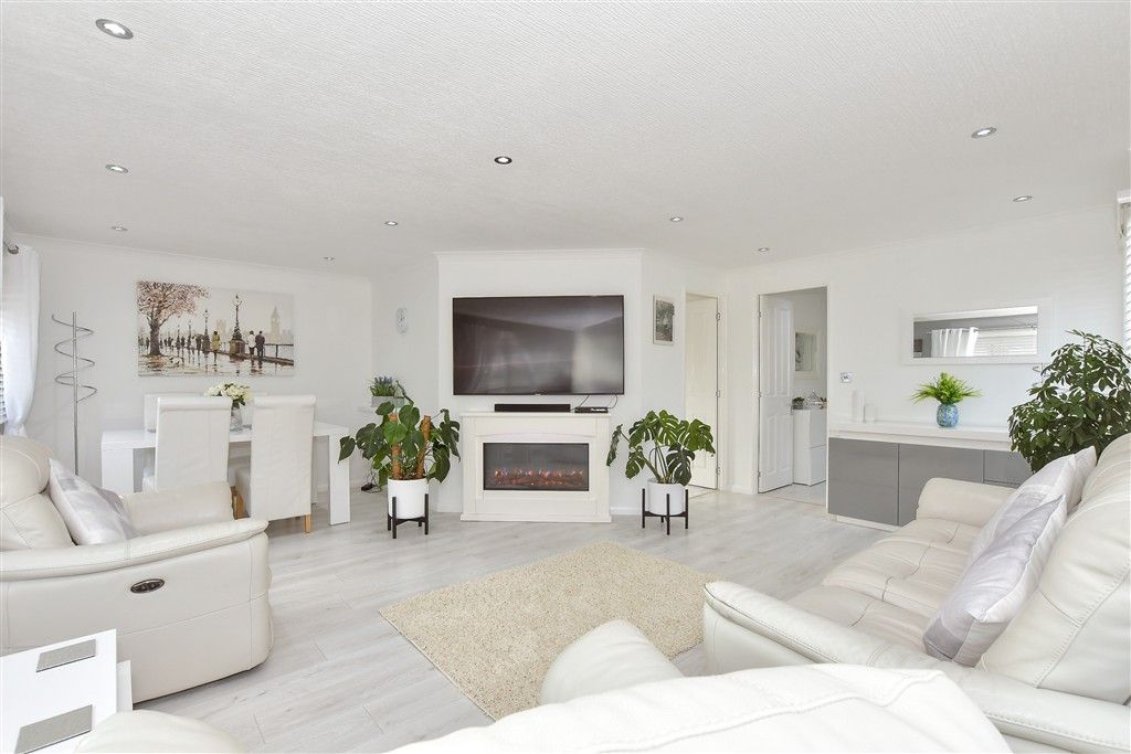 Property photo 1 of 10 Lounge/Diner