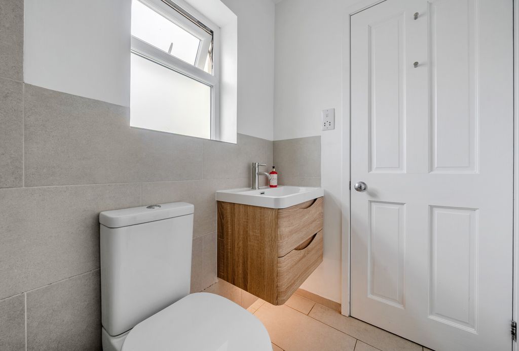 Property photo 3 of 10 1327626-17-688A27...
