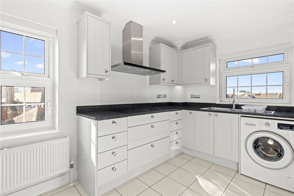 Property photo 2 of 31 Picture No. 02