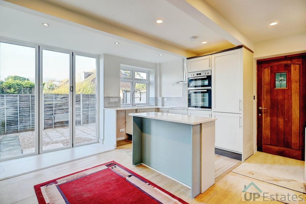 Property photo 3 of 37