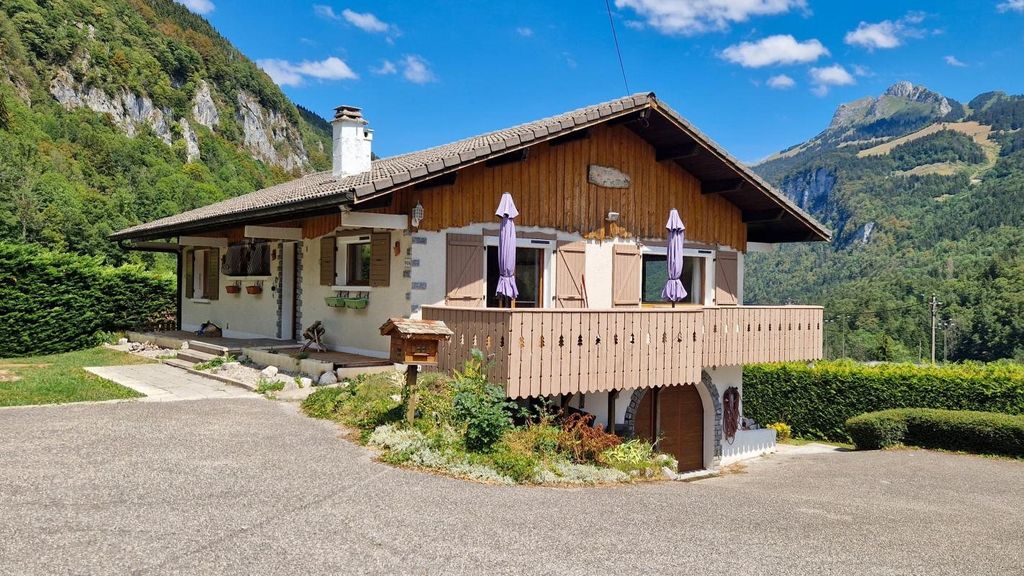 Property photo 1 of 35 Spacious South-Facing Chalet With Swimming Pool And Independent Apartment.