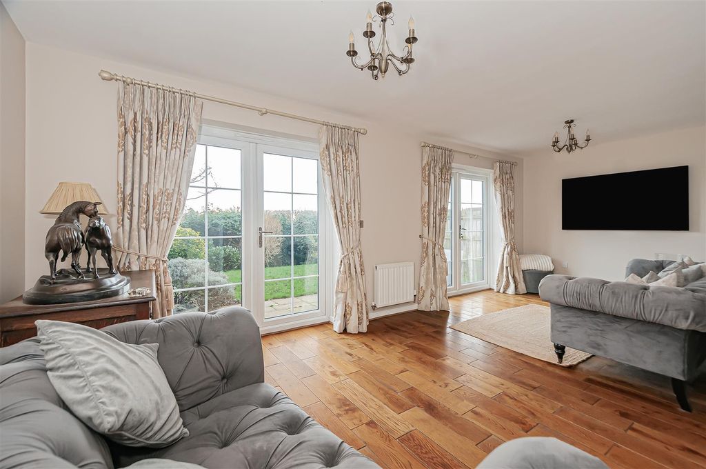 Property photo 3 of 28 31 Carter Street3.Jpg