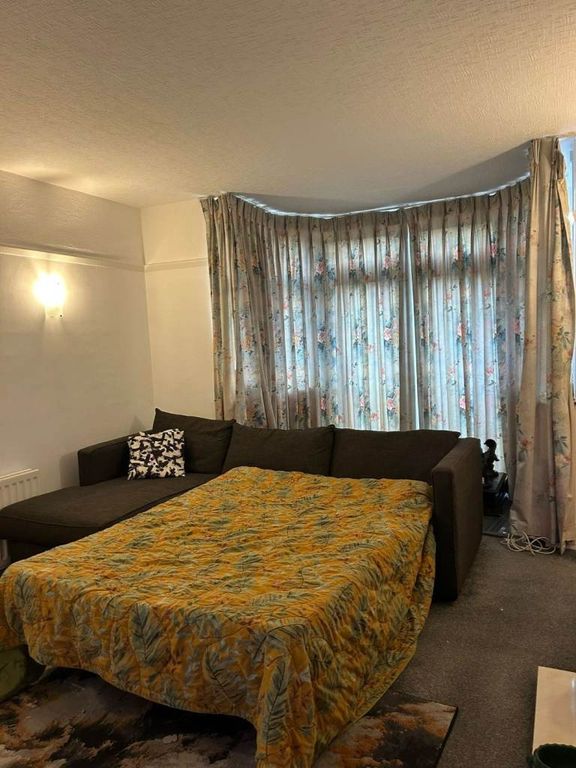 Property photo 1 of 2