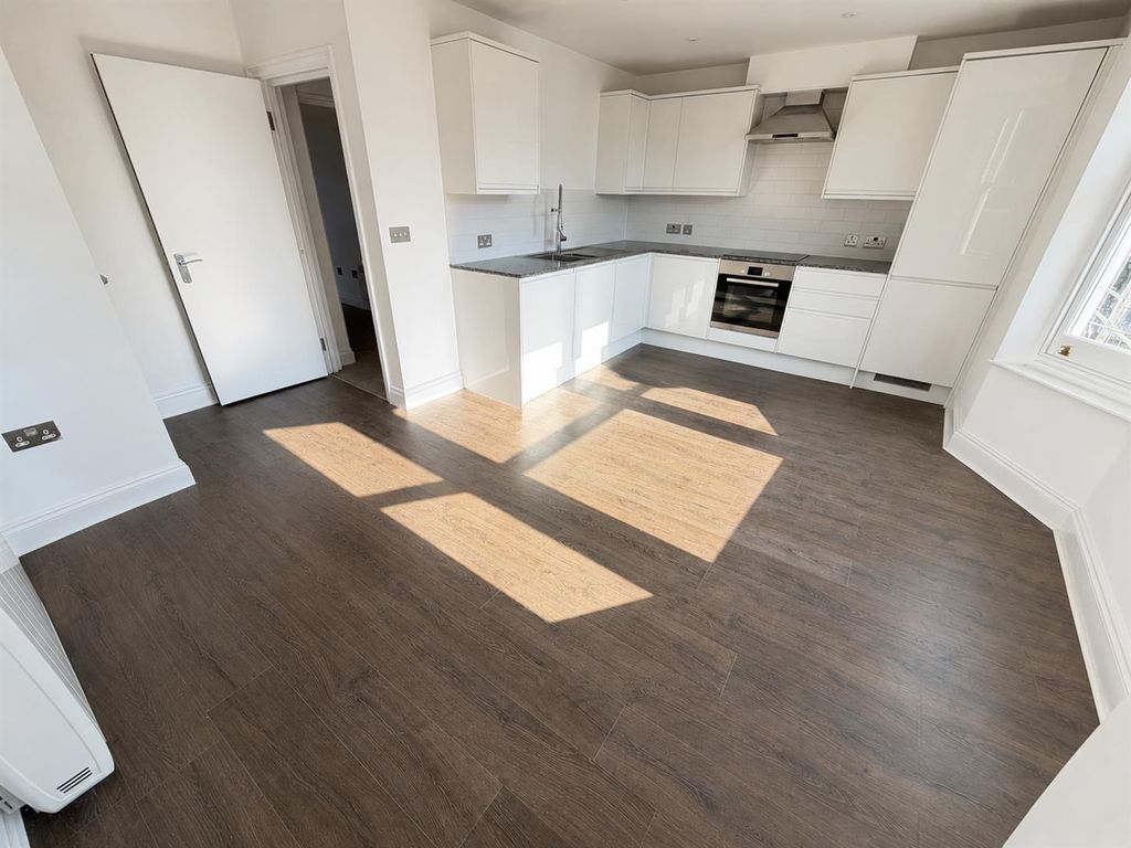Property photo 1 of 3 Flat 2 Regent Gate - Lounge.Png