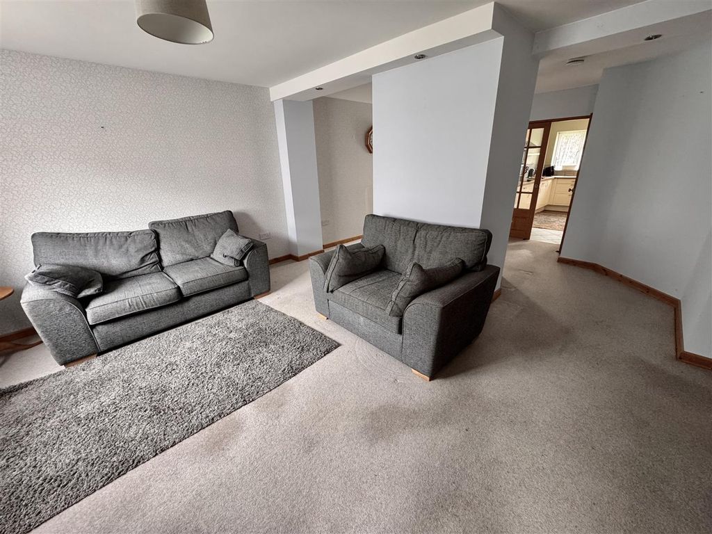 Property photo 2 of 13 Lounge