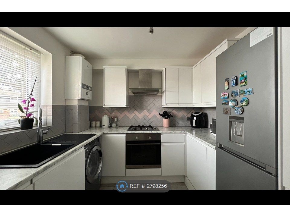 Property photo 1 of 8 Kitchen
