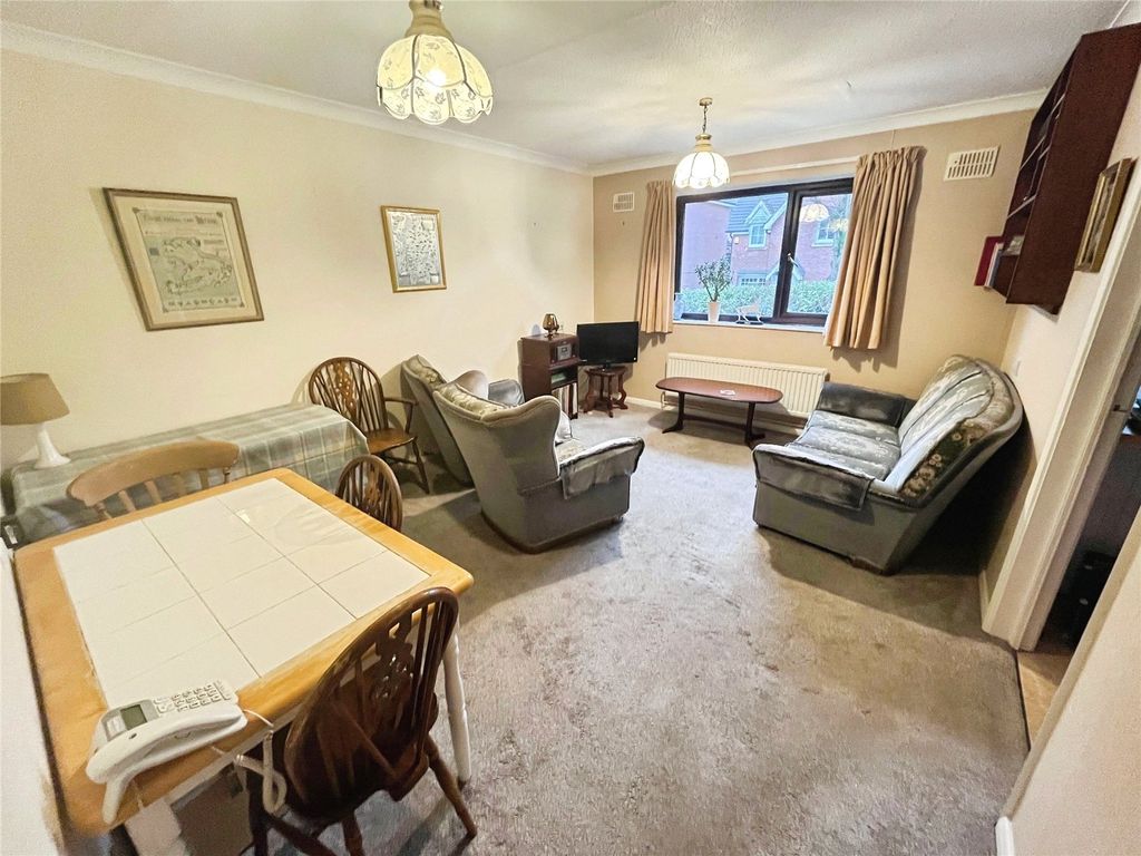 Property photo 2 of 8 Lounge