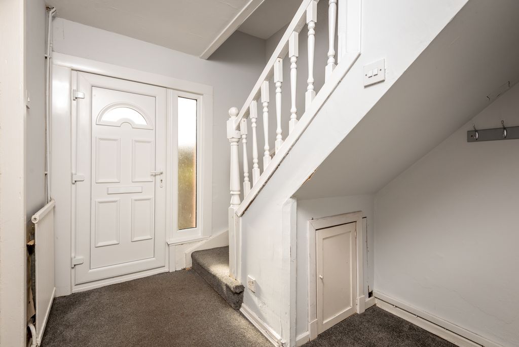 Property photo 2 of 17 Inner Hallway