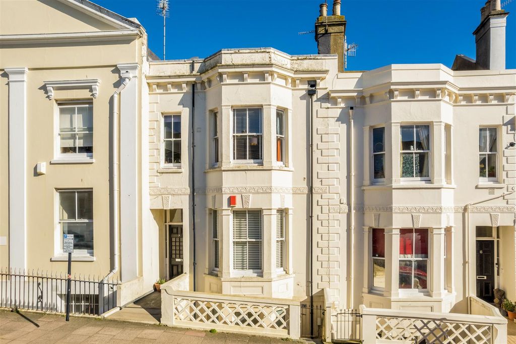 Property photo 1 of 14 7 Paston Place-1.Jpg