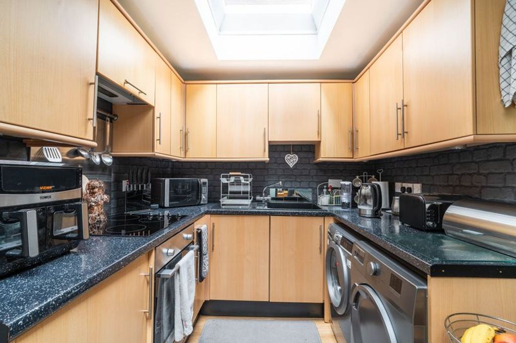 Property photo 3 of 17 Feature 2