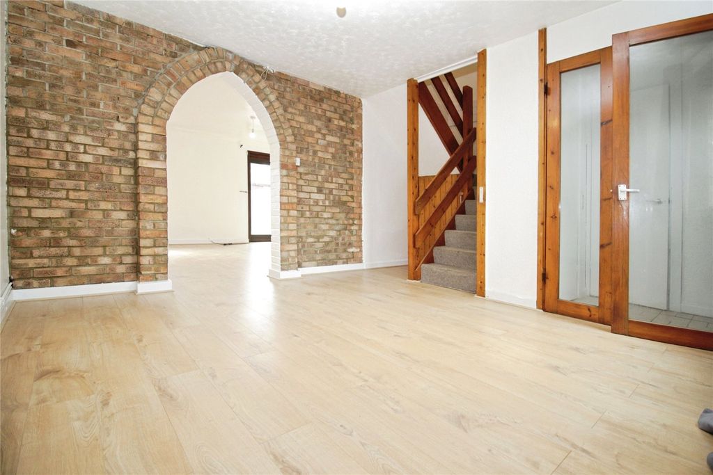 Property photo 2 of 14 Picture No. 12