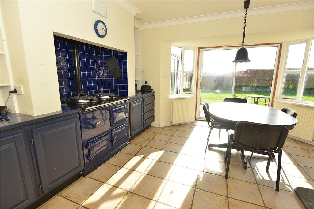 Property photo 3 of 21 Kitchen